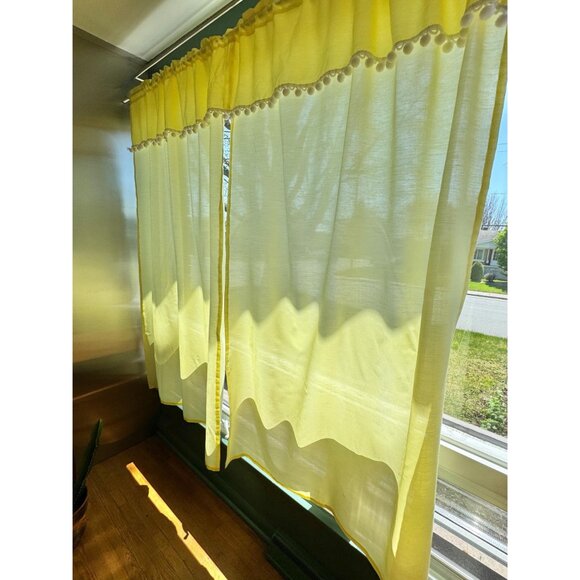 Vintage 70s double curtains with white pompons, solid sunny yellow panels - Picture 3 of 9